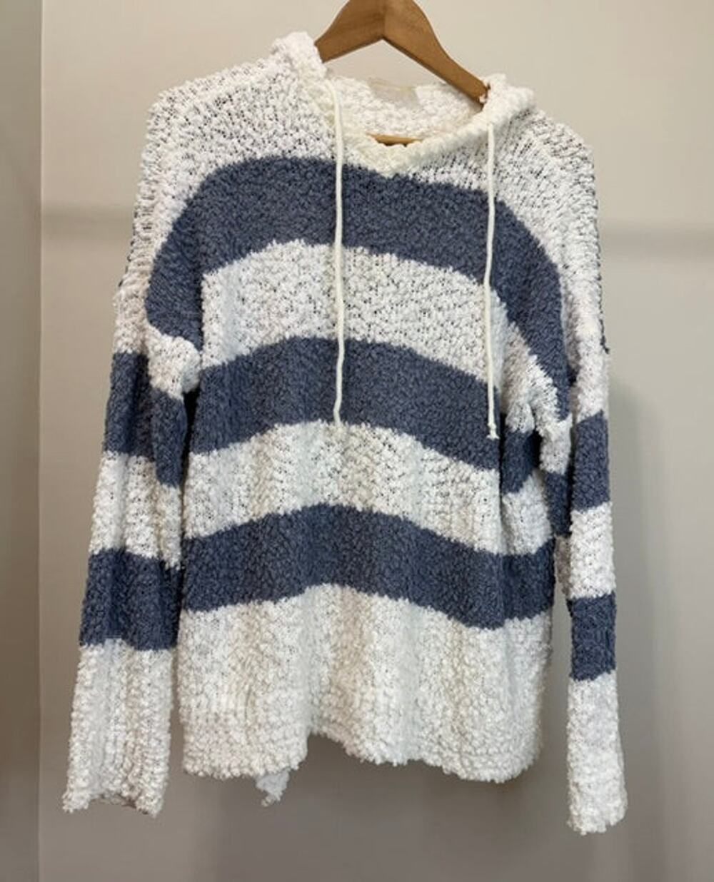 Mia & Tess Striped Hooded V‑Neck Sweater SzL (Oversized)